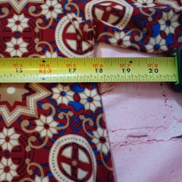 🤍 EUC LuLaRoe Red & Brown Shirt Size S - Picture 8 of 8